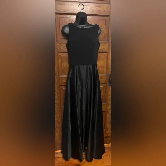 Jessica Howard Dresses Jessica Howard Full Length Black Gown